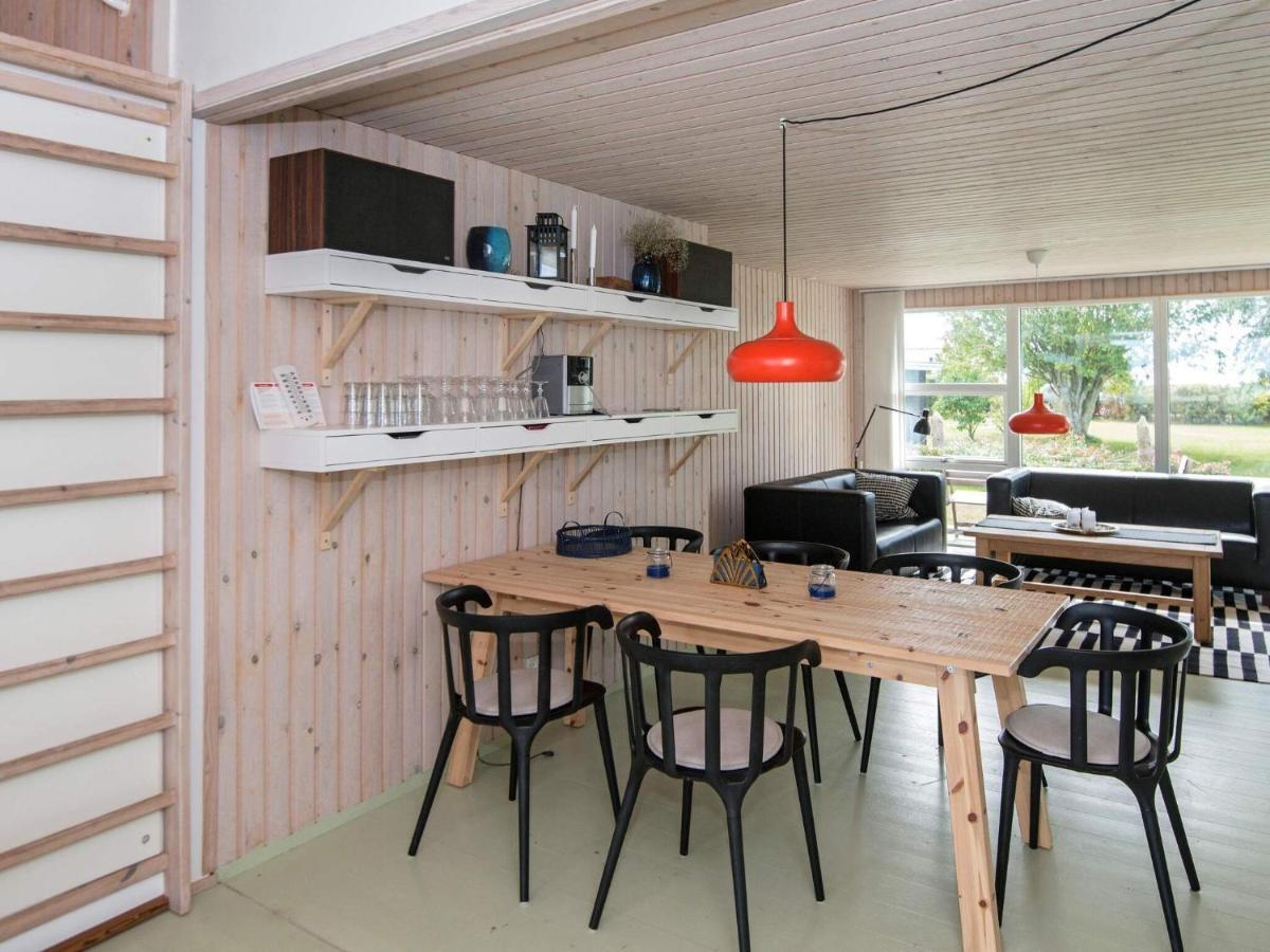 8 Person Holiday Home In Ebeltoft Eksteriør bilde